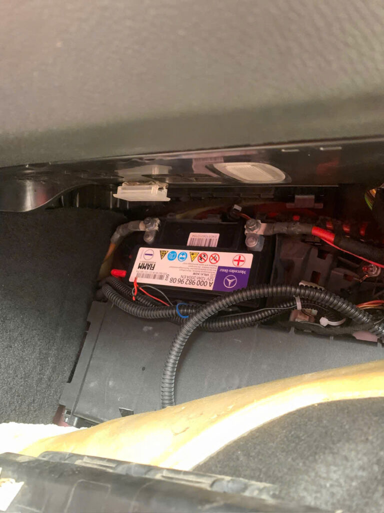 thay ắc quy cho mercedes-benz cla200